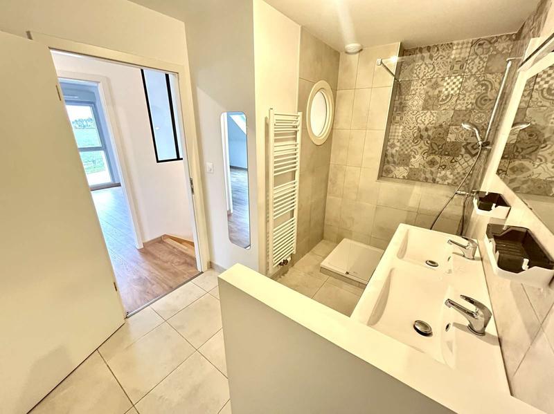 Appartement - 80 m² - 5 pièces