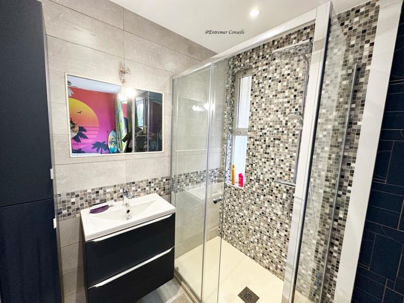 Maison - 200 m² - 7 pièces