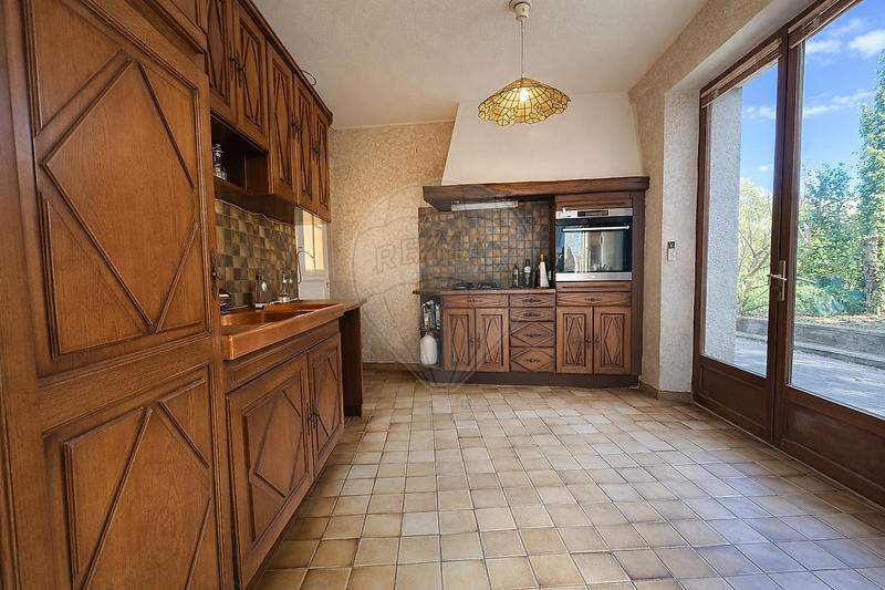 Maison - 210 m² - 7 pièces