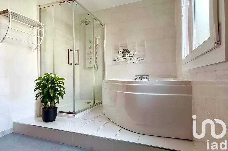 Maison - 220 m² - 8 pièces