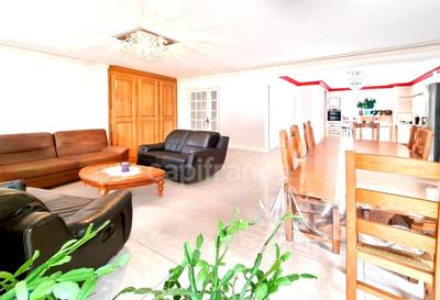 Maison - 272 m² - 10 pièces