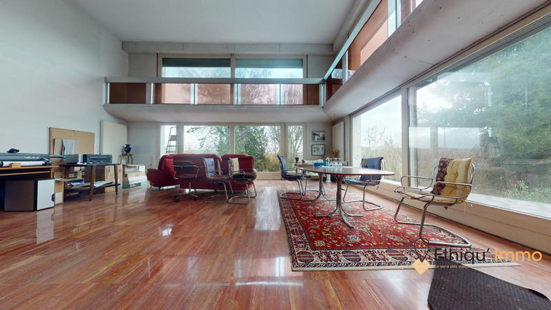 Maison - 385 m² - 9 pièces