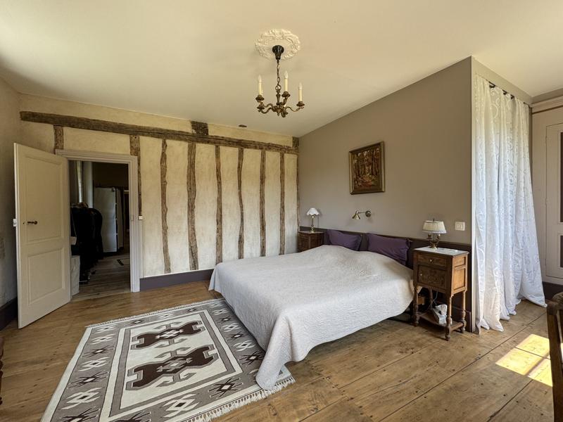 Maison - 250 m² - 6 pièces