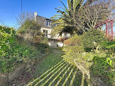 Maison - 154 m² - 9 pièces