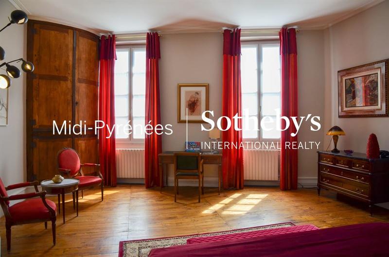 Maison - 450 m² - 11 pièces