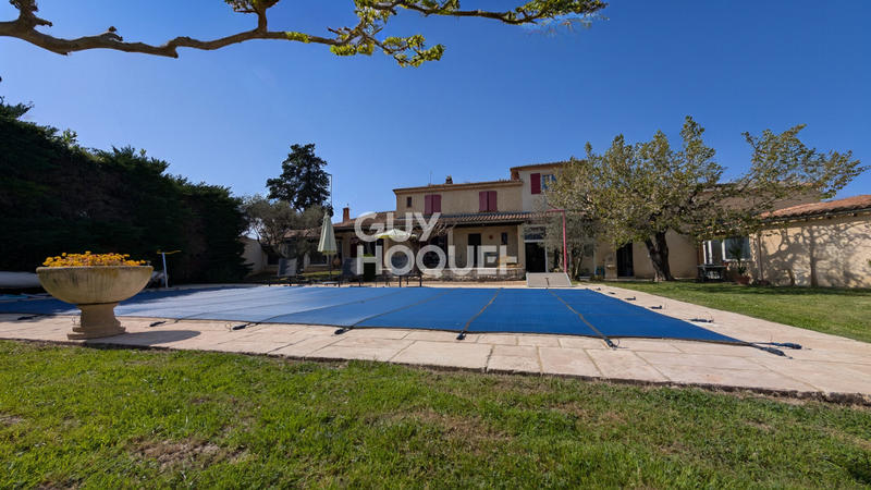 Maison - 230 m² - 10 pièces