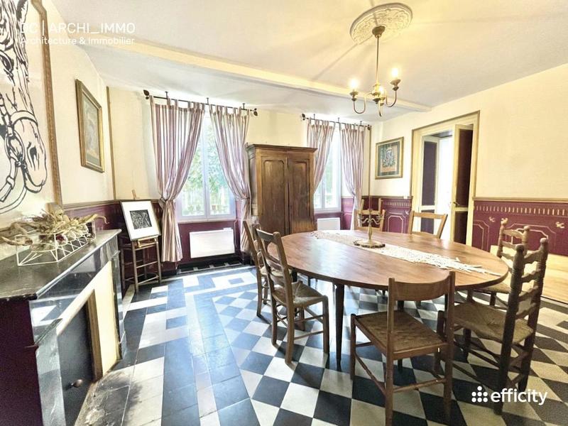 Maison - 530 m² - 18 pièces