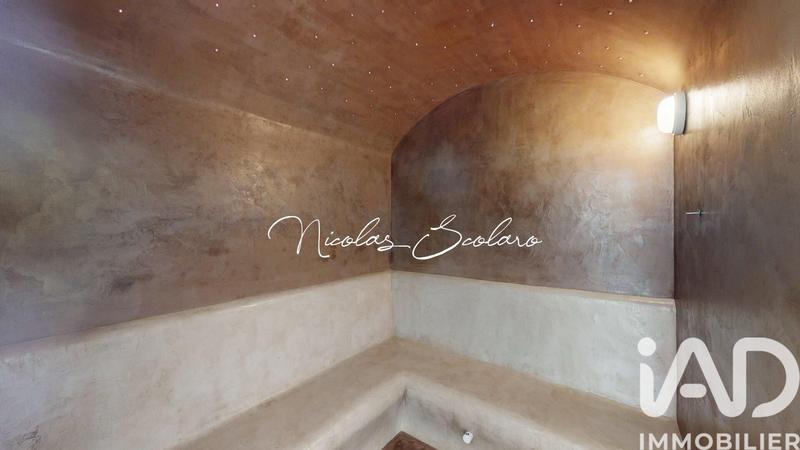 Maison - 310 m² - 8 pièces