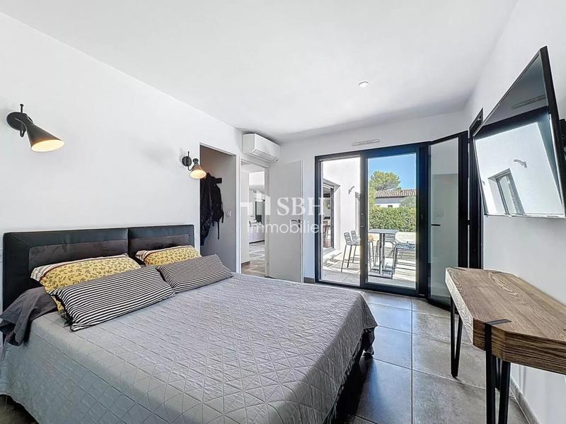 Villa - 211 m² - 10 pièces