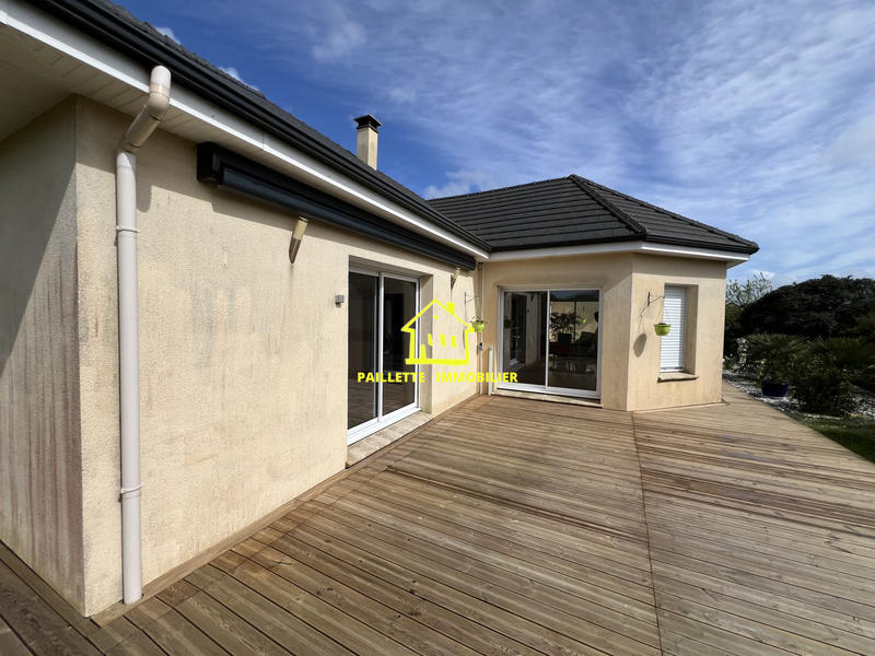 Maison traditionnelle - 200 m² - 4 pièces