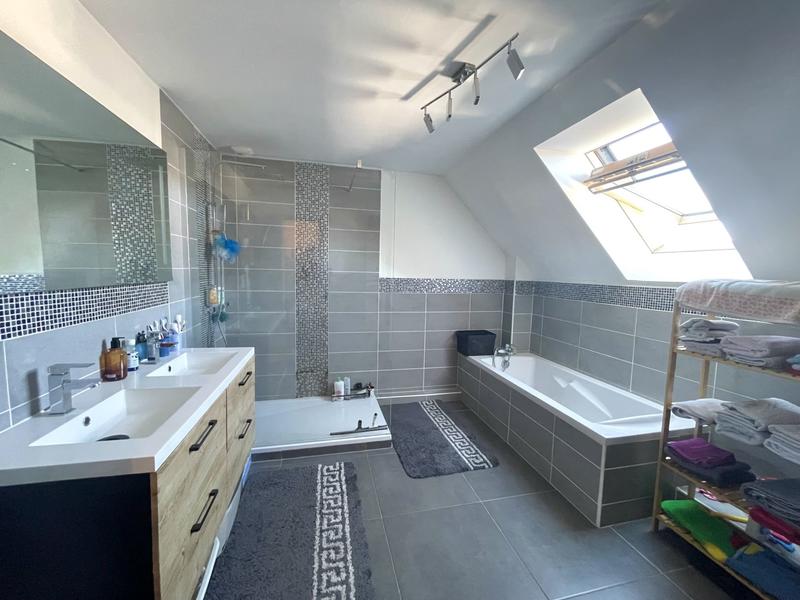 Maison - 105 m² - 5 pièces