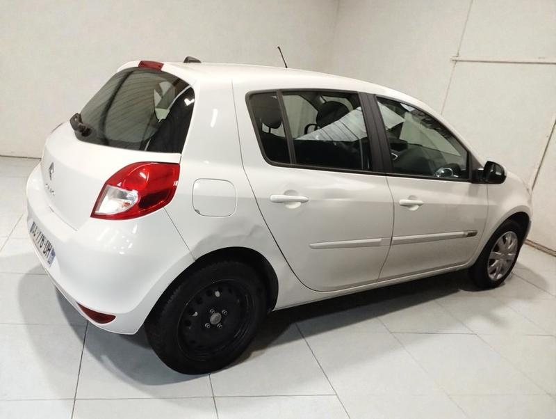 Renault Clio III 1.2 16v 75 Tomtom Live 5p