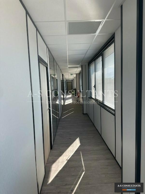 Bureau - 630 m²