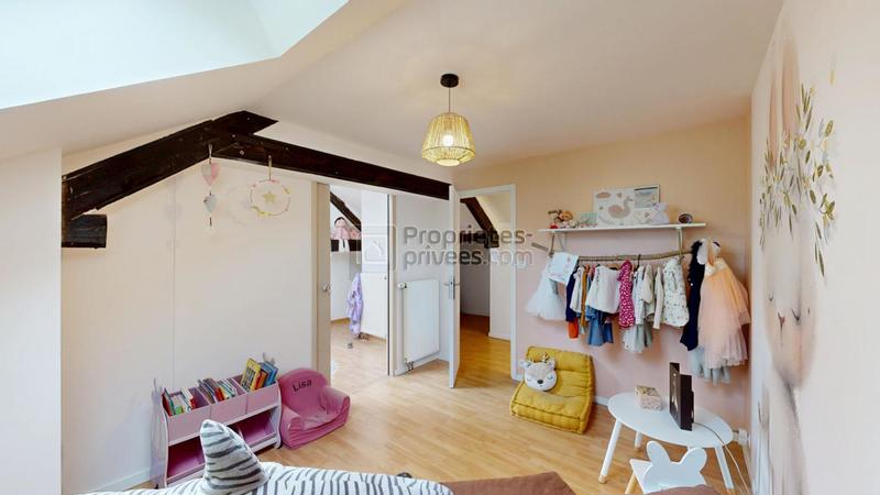 Maison - 260 m² - 9 pièces