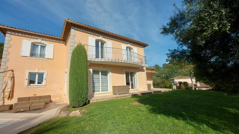 Villa - 210 m² - 6 pièces