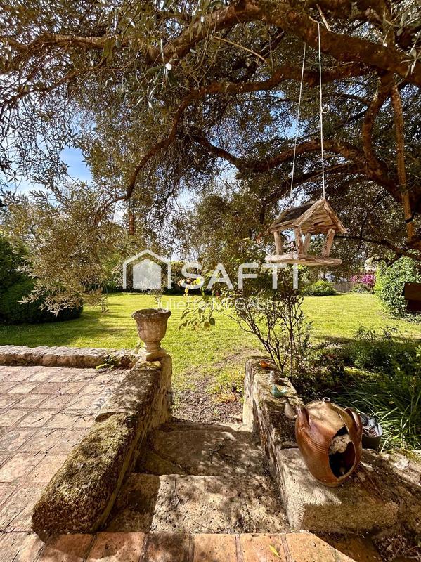 Maison - 450 m² - 16 pièces