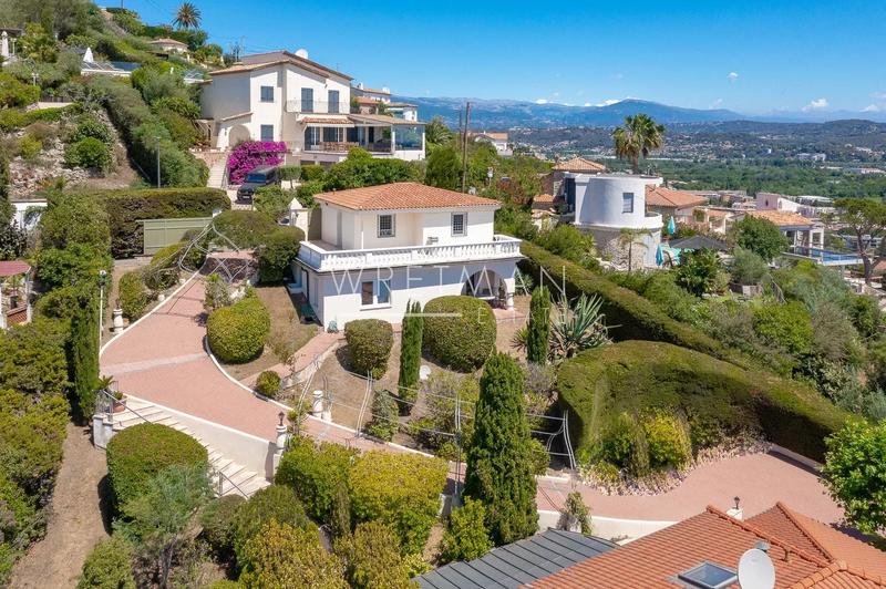 Villa - 300 m² - 6 pièces