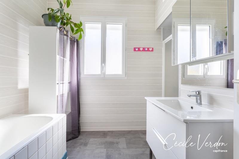 Maison - 177 m² - 8 pièces