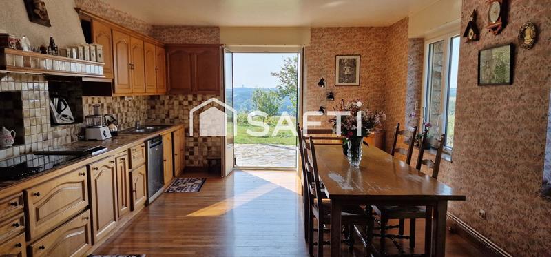 Maison - 222 m² - 8 pièces