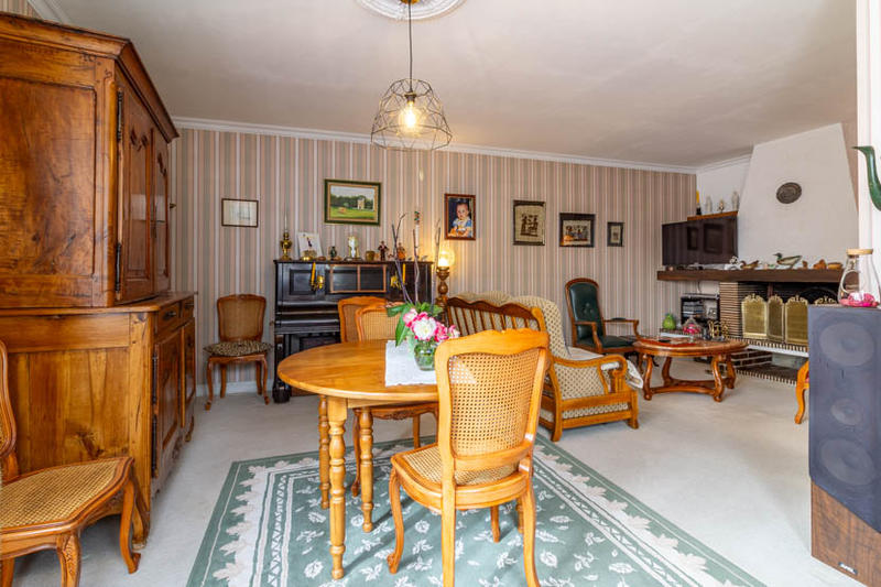 Maison - 181 m² - 7 pièces