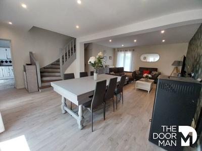 Maison - 200 m² - 5 pièces