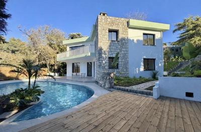 Maison - 212 m² - 7 pièces