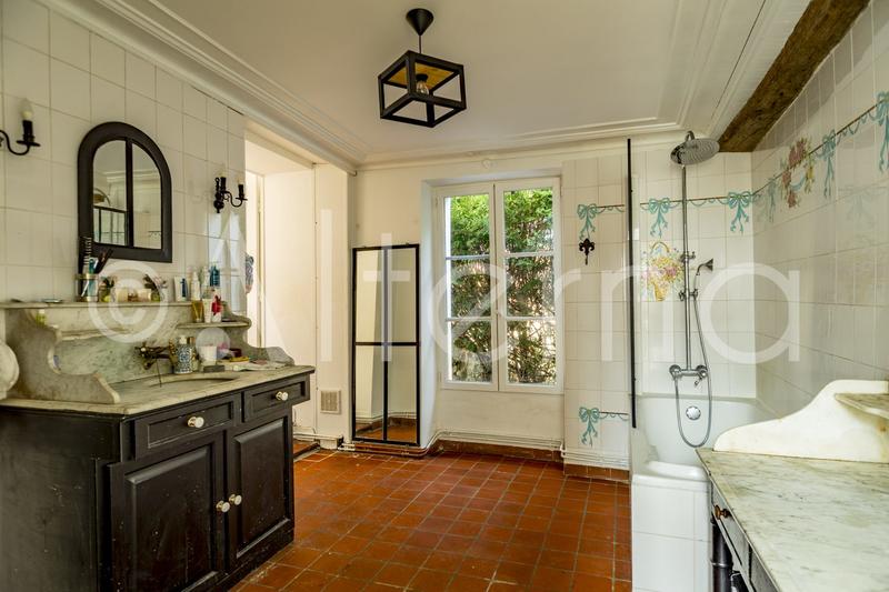 Maison - 350 m² - 12 pièces