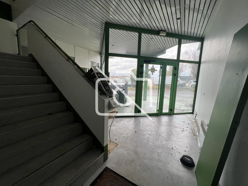 Entrepôt - 1 668 m²