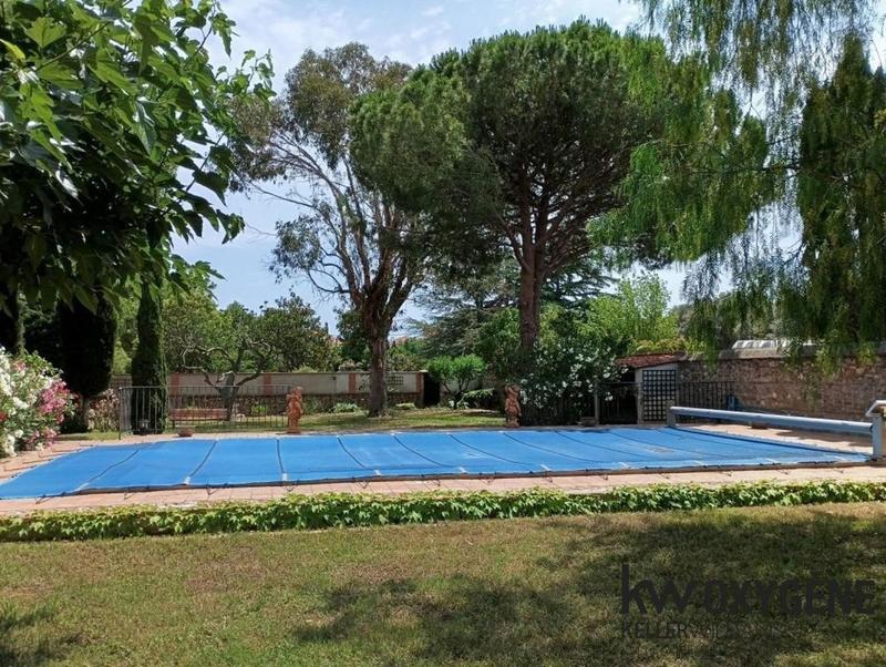 Mas - 438 m² - 14 pièces