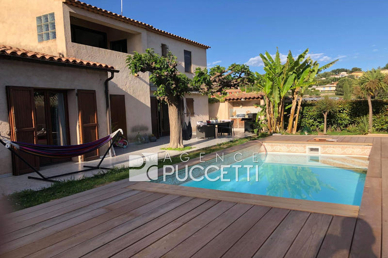 Villa - 180 m² - 6 pièces