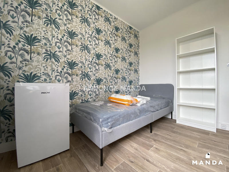 Chambre - 11 m² - 5 pièces