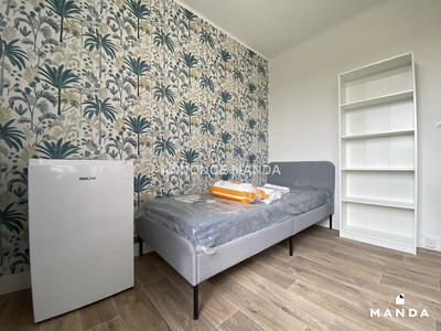 Chambre - 11 m² - 5 pièces