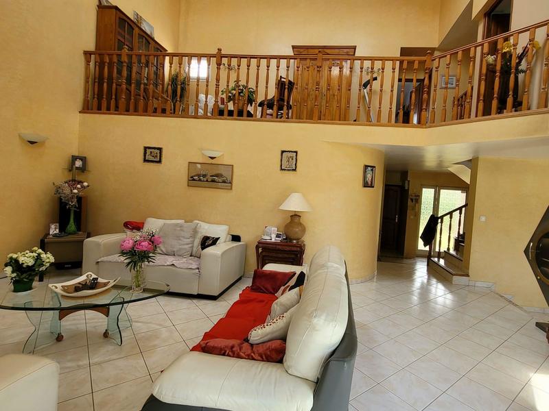 Maison - 250 m² - 8 pièces