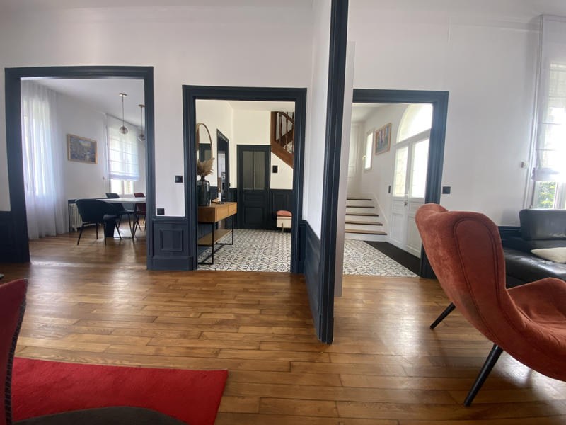 Maison - 240 m² - 7 pièces