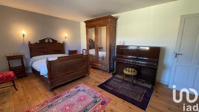 Maison - 237 m² - 7 pièces