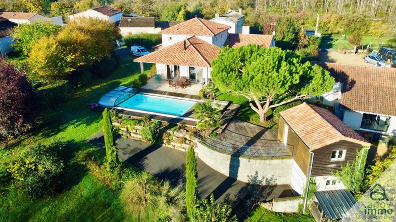 Propriété - 232 m² - 7 pièces