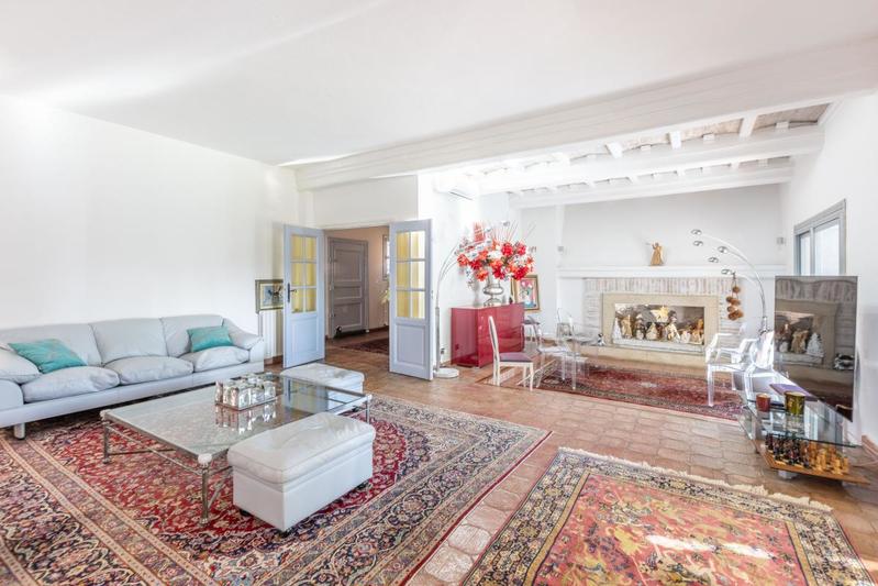 Villa - 360 m² - 8 pièces