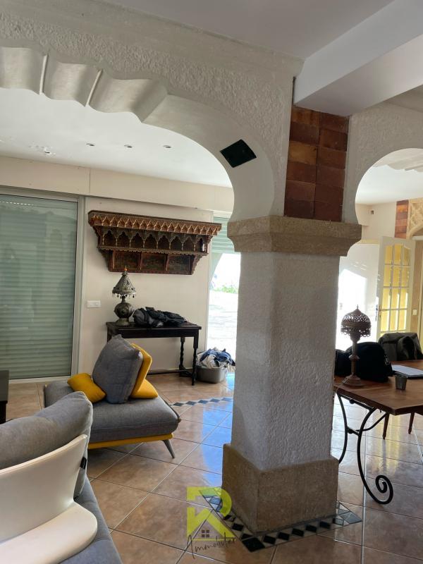 Mas - 294 m² - 8 pièces