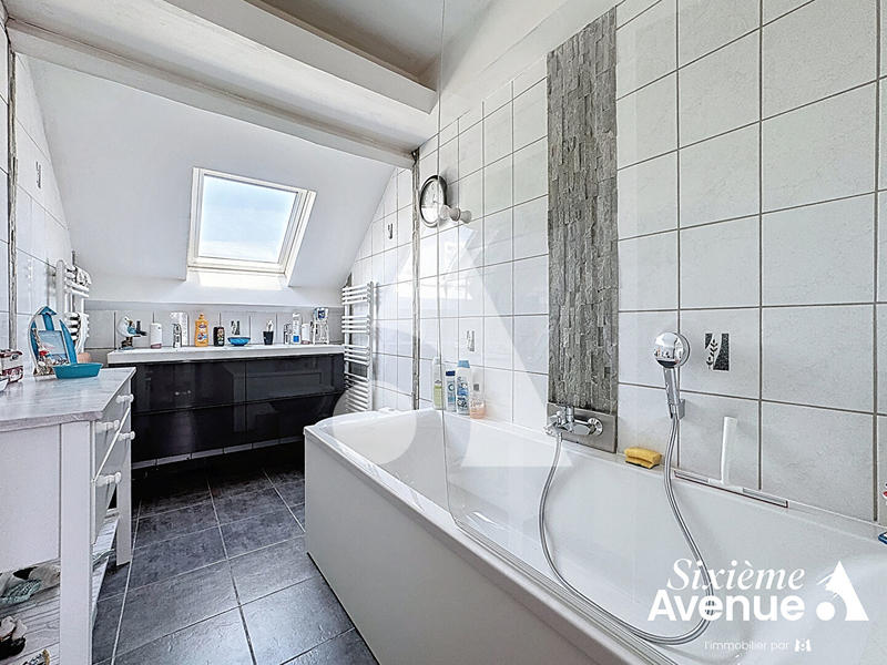 Maison - 110 m² - 4 pièces