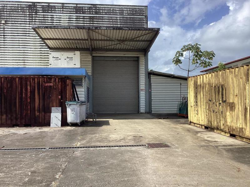 Local commercial - 450 m² - 3 pièces