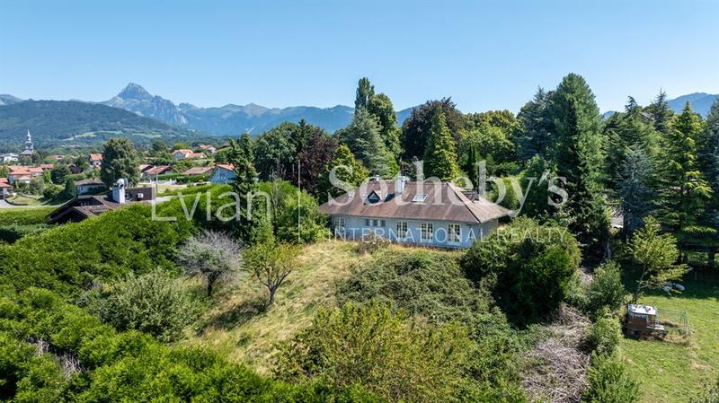 Maison - 230 m² - 8 pièces