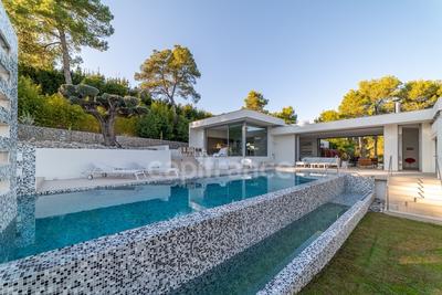 Maison - 400 m² - 11 pièces