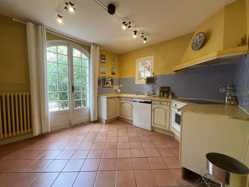 Maison - 216 m² - 6 pièces