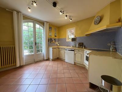 Maison - 216 m² - 6 pièces