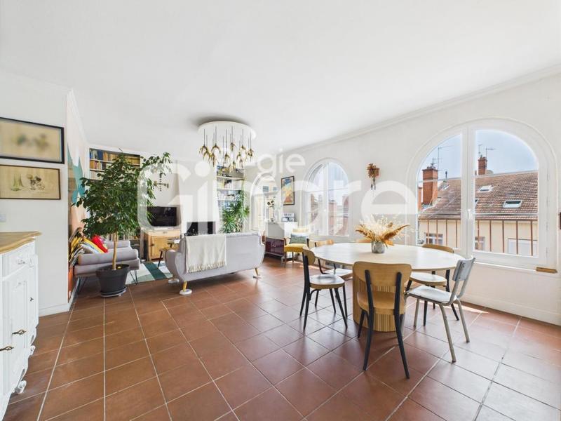 Appartement - 99 m² - 4 pièces