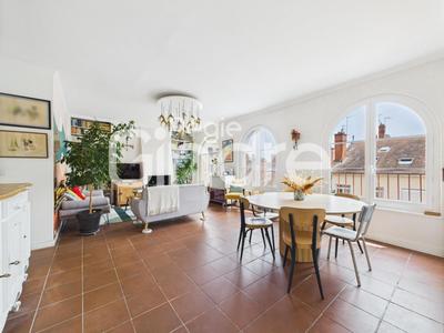 Appartement - 99 m² - 4 pièces