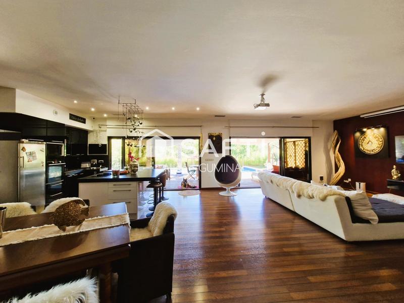 Villa - 222 m² - 7 pièces