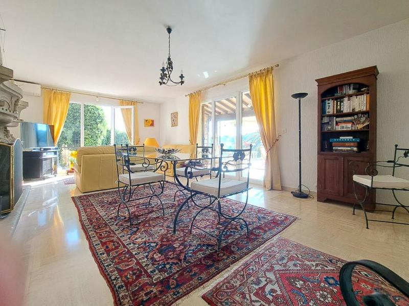 Villa - 234 m² - 9 pièces