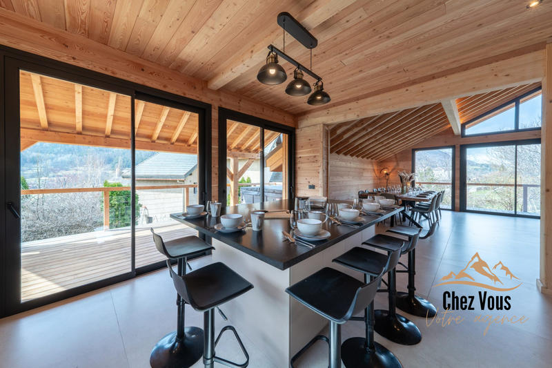 Châlet - 255 m² - 6 pièces