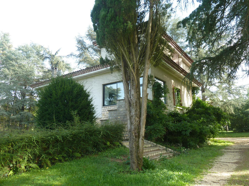 Propriété - 250 m² - 8 pièces